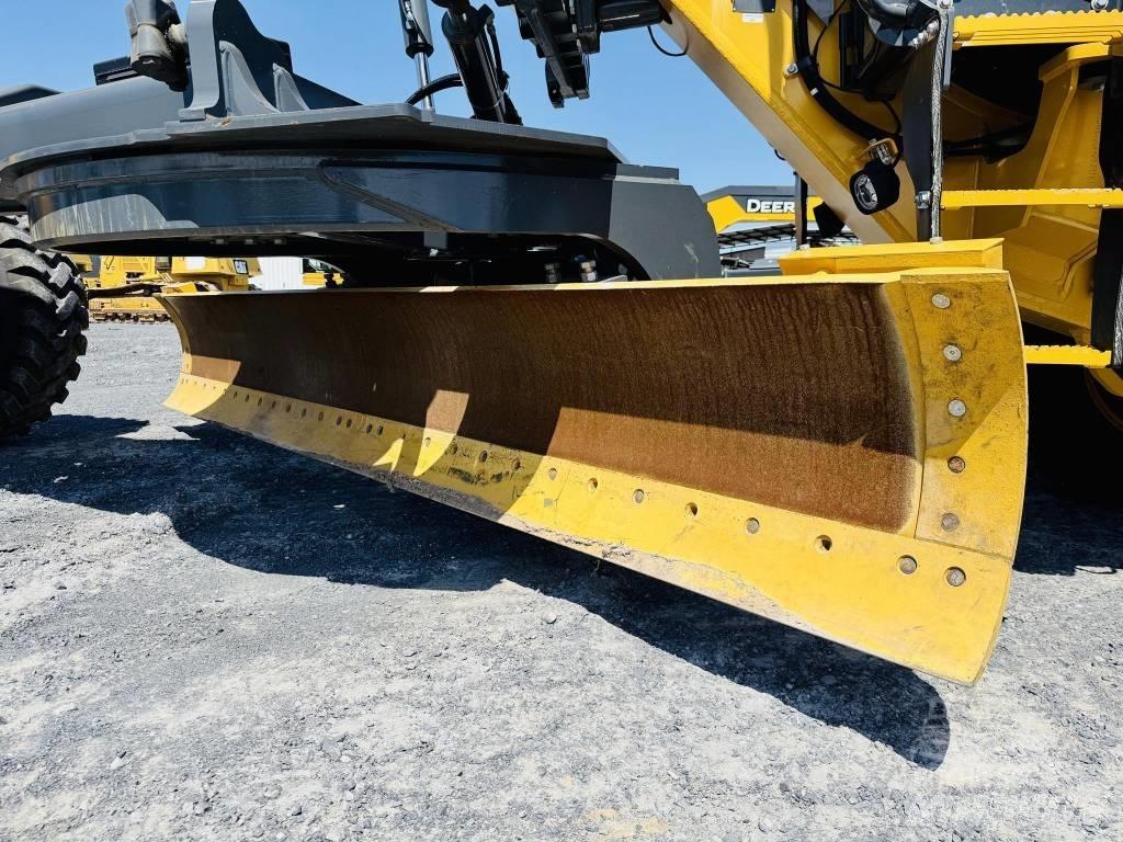 DEERE 672G Motor Graders