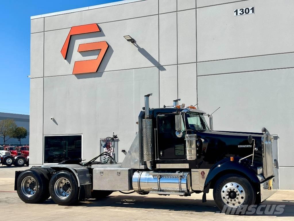Kenworth W 900 Conventional Trucks / Tractor Trucks