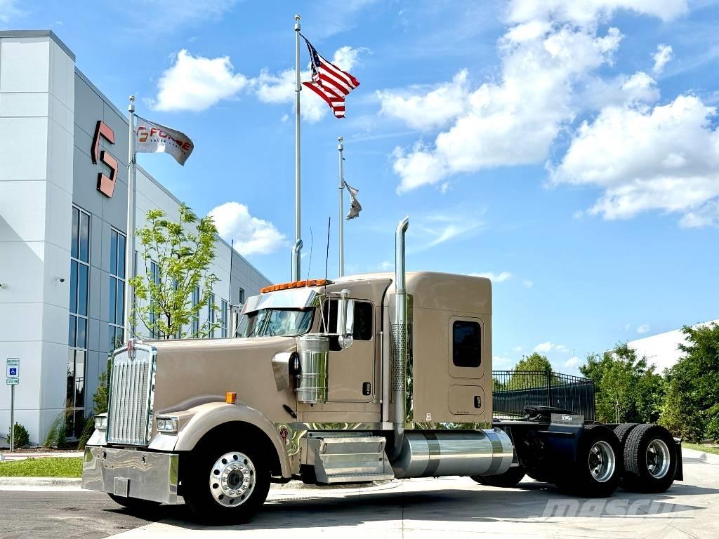 Kenworth W 900 Conventional Trucks / Tractor Trucks