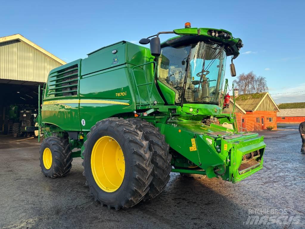 John Deere T670I 4WD Combine Harvesters