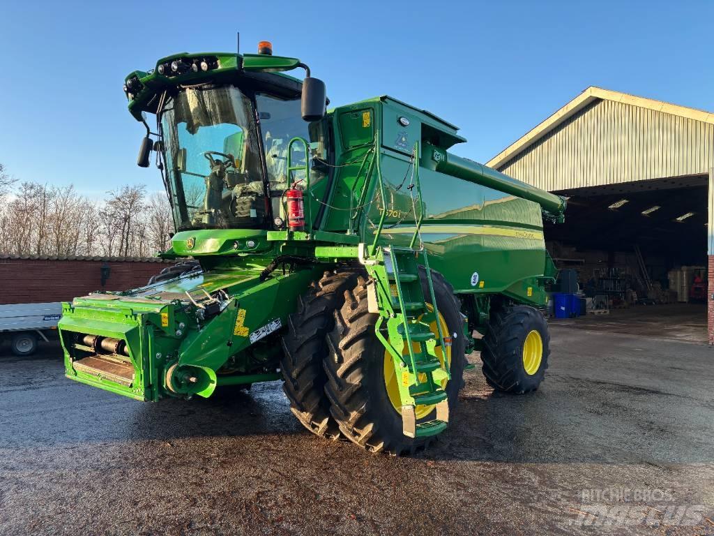 John Deere T670I 4WD Combine Harvesters