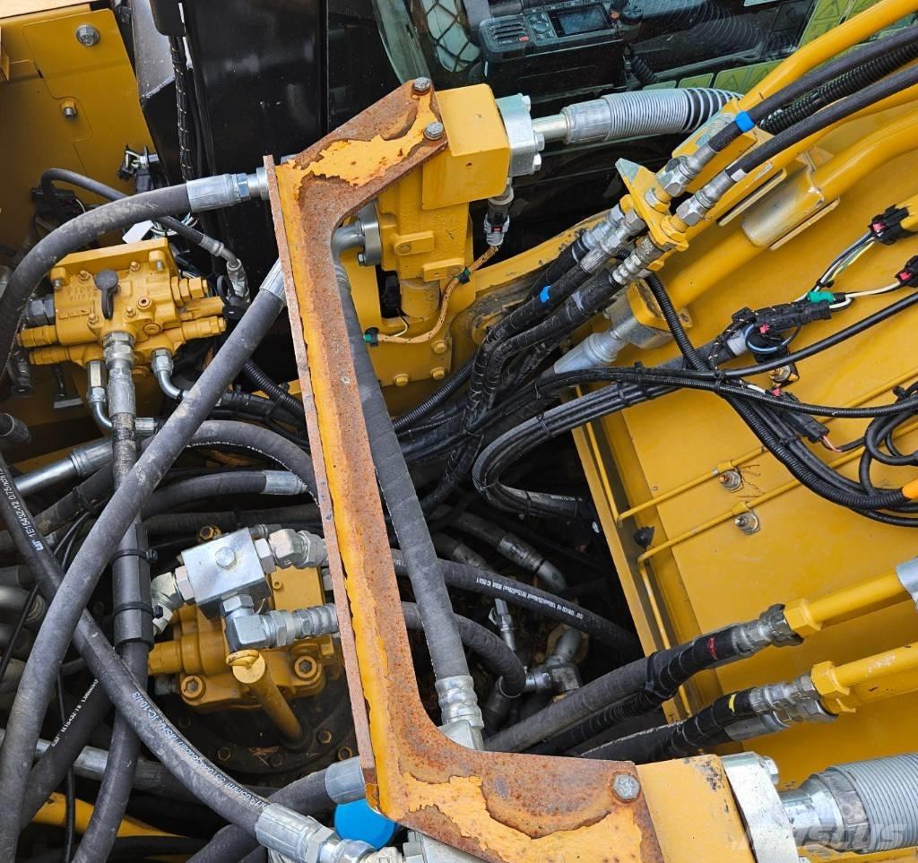 CAT 320 Crawler Excavators
