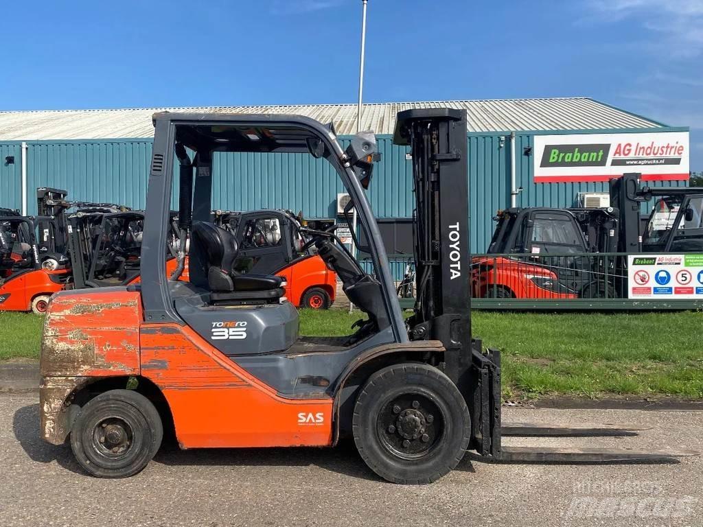 Toyota 02- 8FDF30 Diesel Forklifts