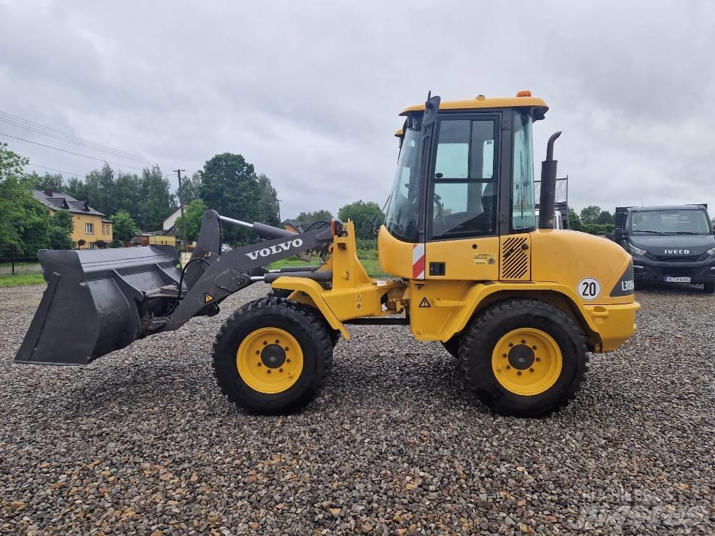 Volvo L 30 Wheel Loaders