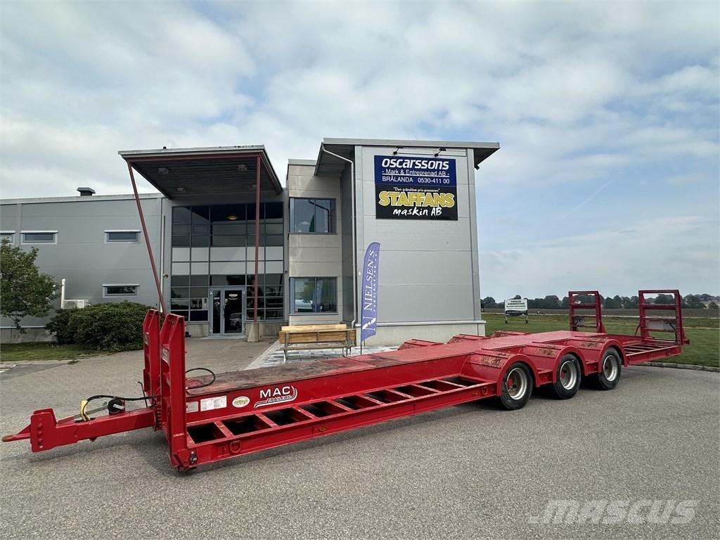MAC 3-Axlad Lowboy trailer
