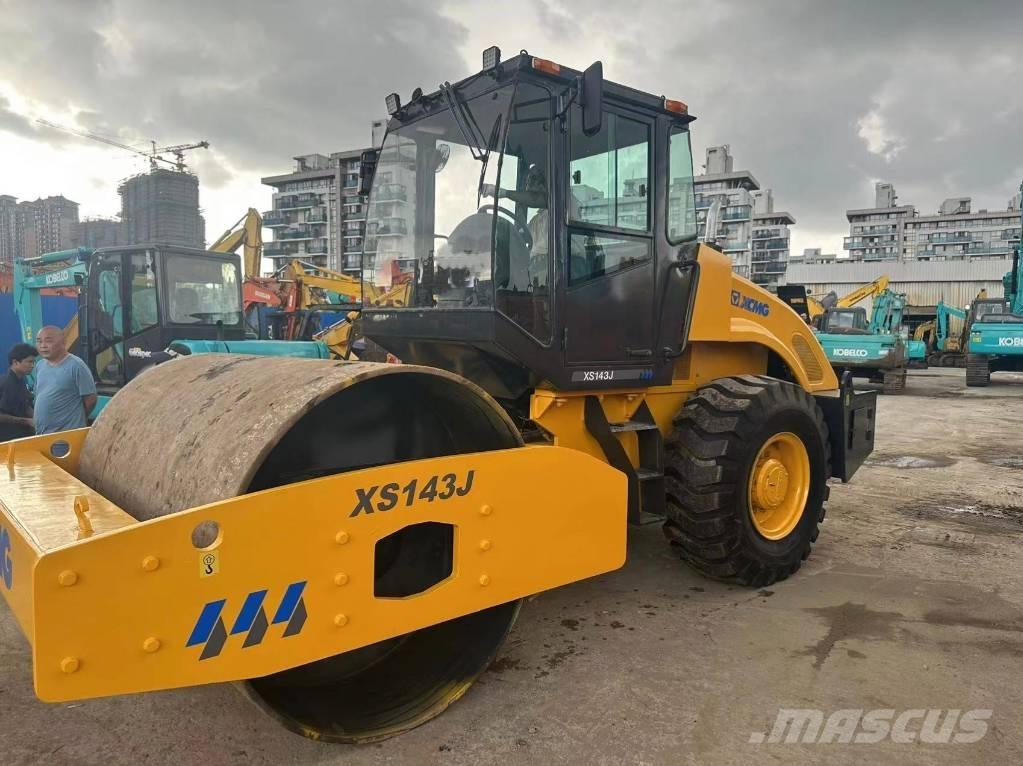 XCMG XS 243 J Single drum rollers