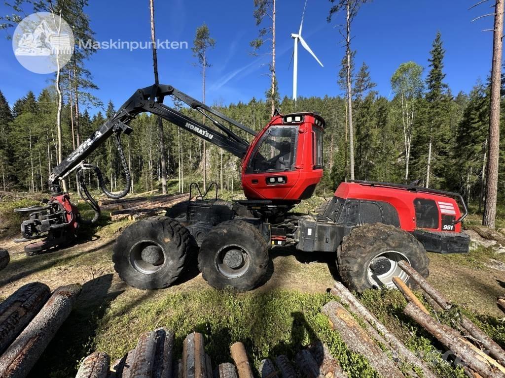 Komatsu 951 Harvesters