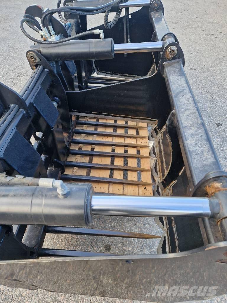 Ålö Silocut 230 . S-BM Front Loader Accessories