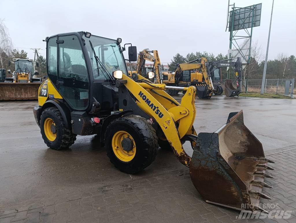 Komatsu WA70-7 Wheel Loaders