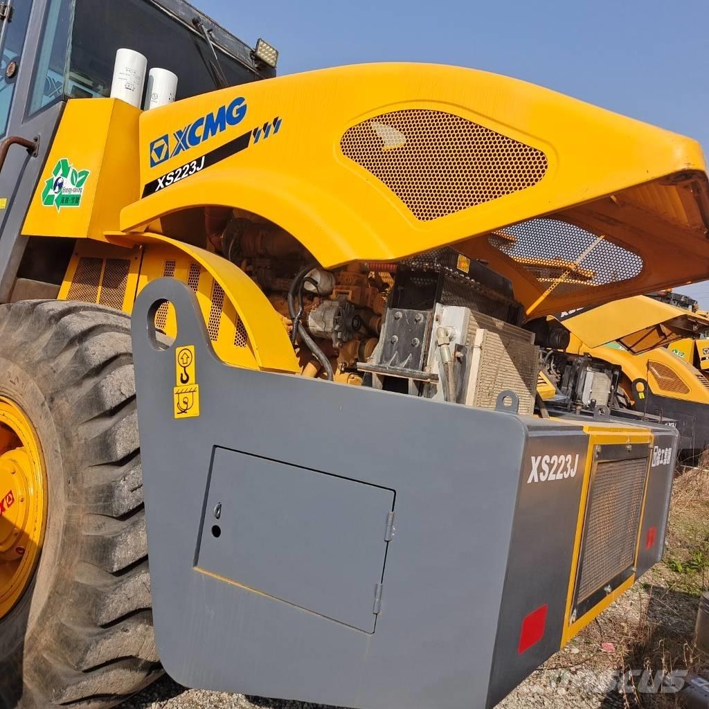 XCMG XS223J Single drum rollers