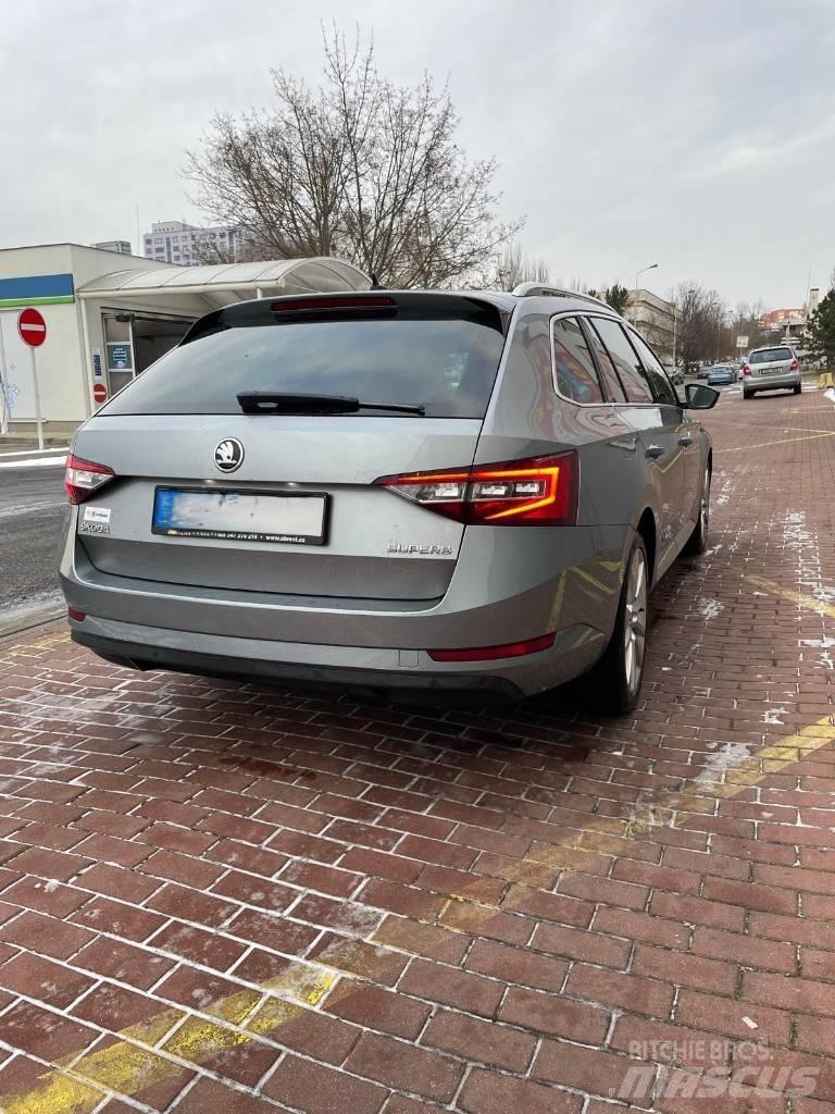 Skoda Superb Automobiles / SUVS