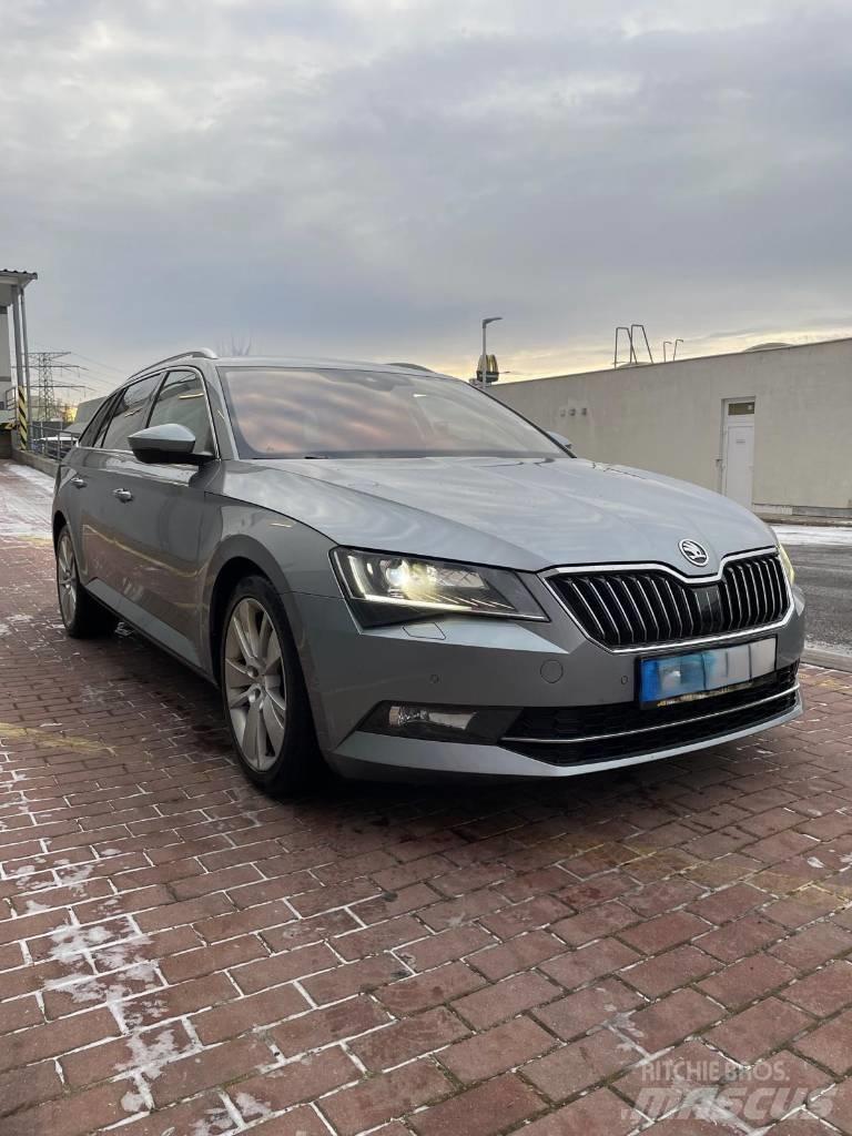 Skoda Superb Automobiles / SUVS