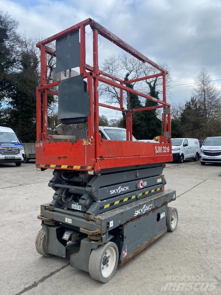 SkyJack SJ 3219 Scissor Lifts