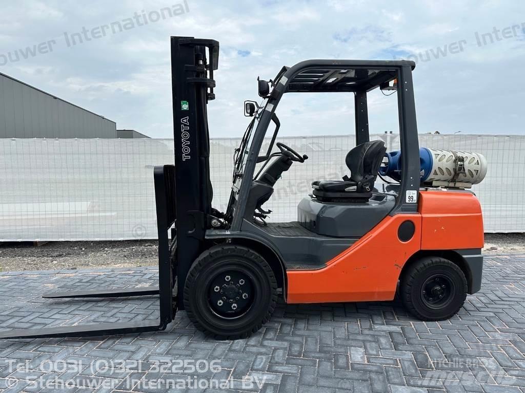 Toyota 02-8FGJF35 LPG trucks