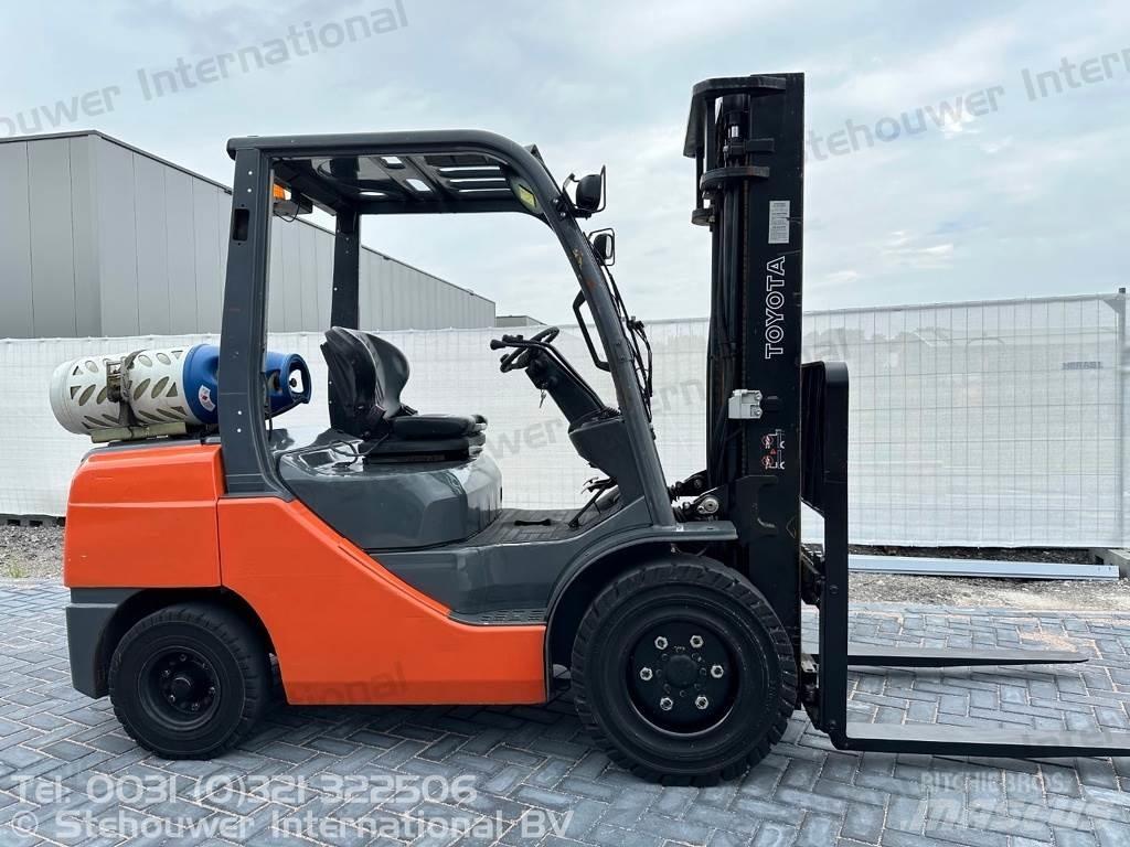 Toyota 02-8FGJF35 LPG trucks
