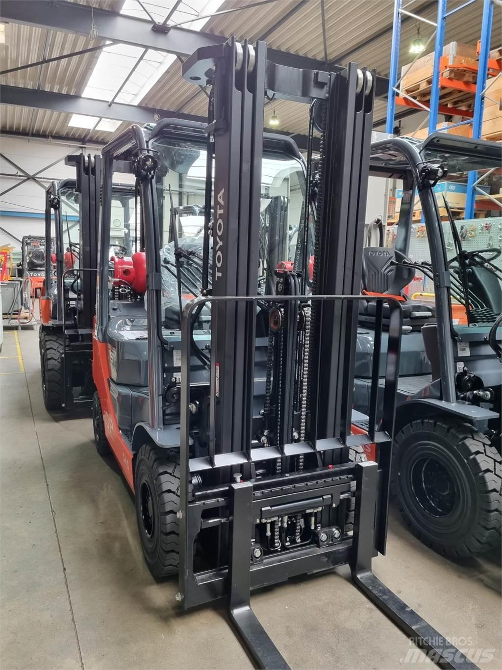 Toyota 02-8FGF18 LPG trucks