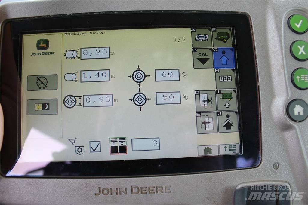 John Deere 990 Round Balers