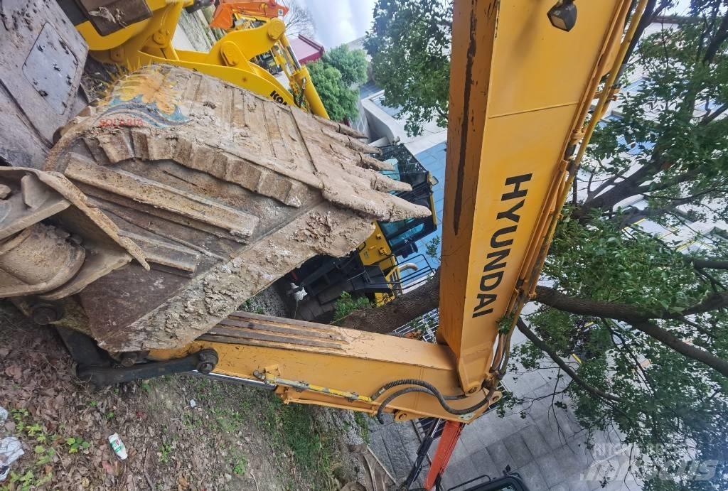 Hyundai R210W-9 Wheeled Excavators