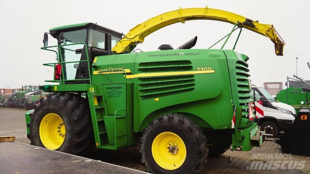 John Deere 7300 Foragers