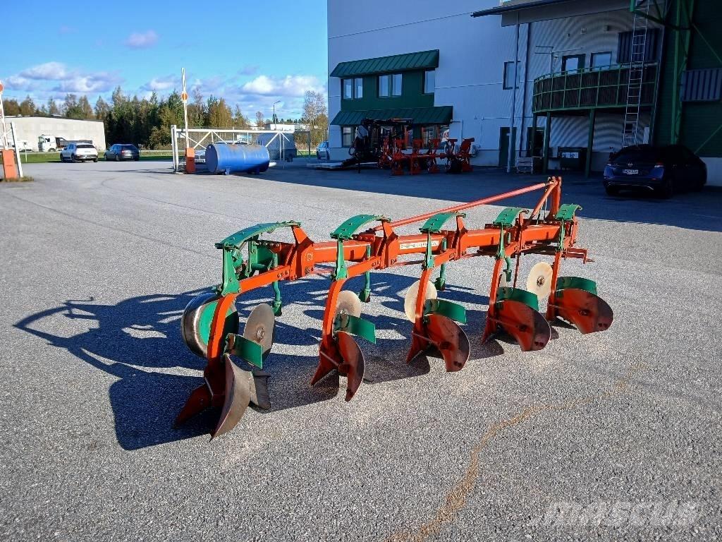 Kverneland A 8 Plows