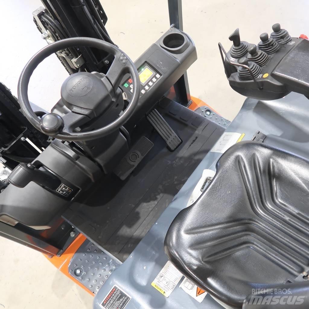 Toyota 8FBMT25 Electric Forklifts