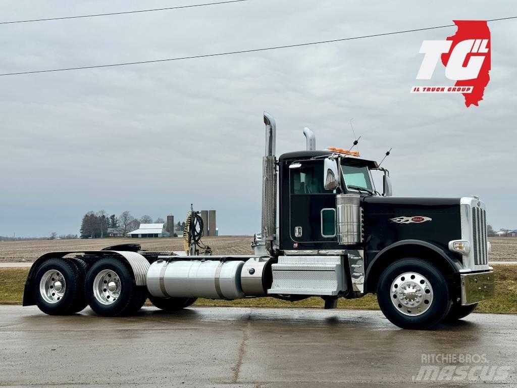 Peterbilt 389 Conventional Trucks / Tractor Trucks