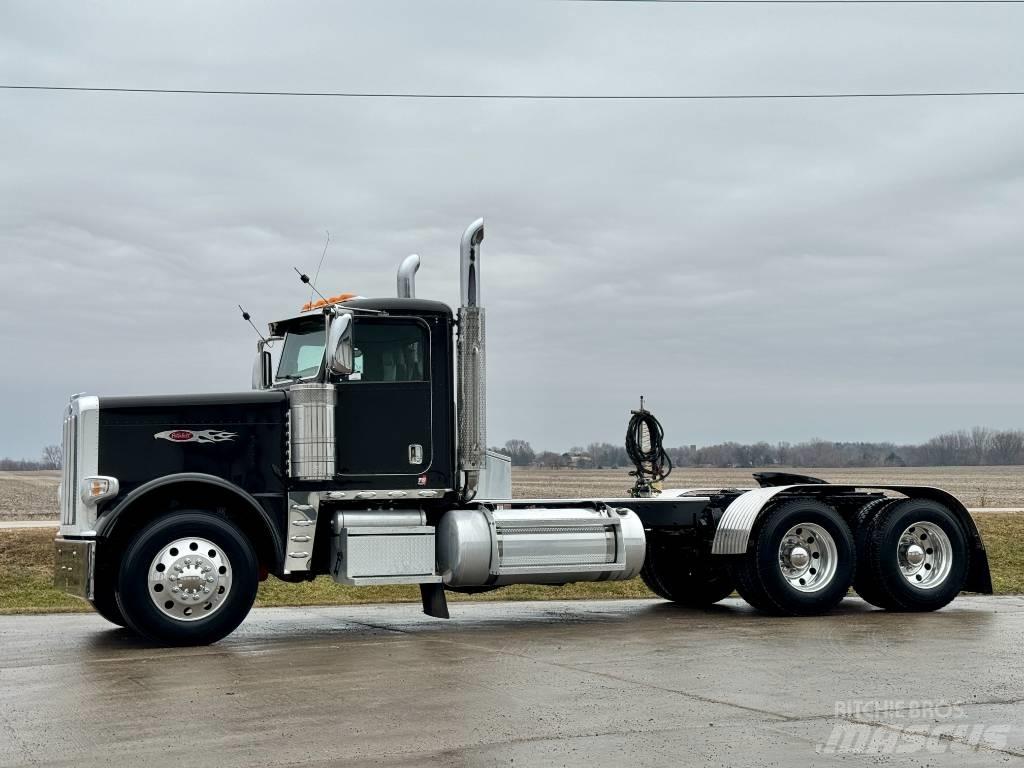 Peterbilt 389 Conventional Trucks / Tractor Trucks