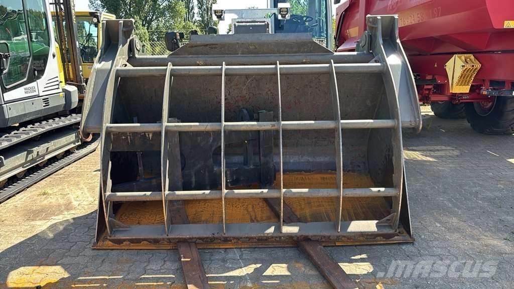 Sennebogen 355 Telescopic Handlers