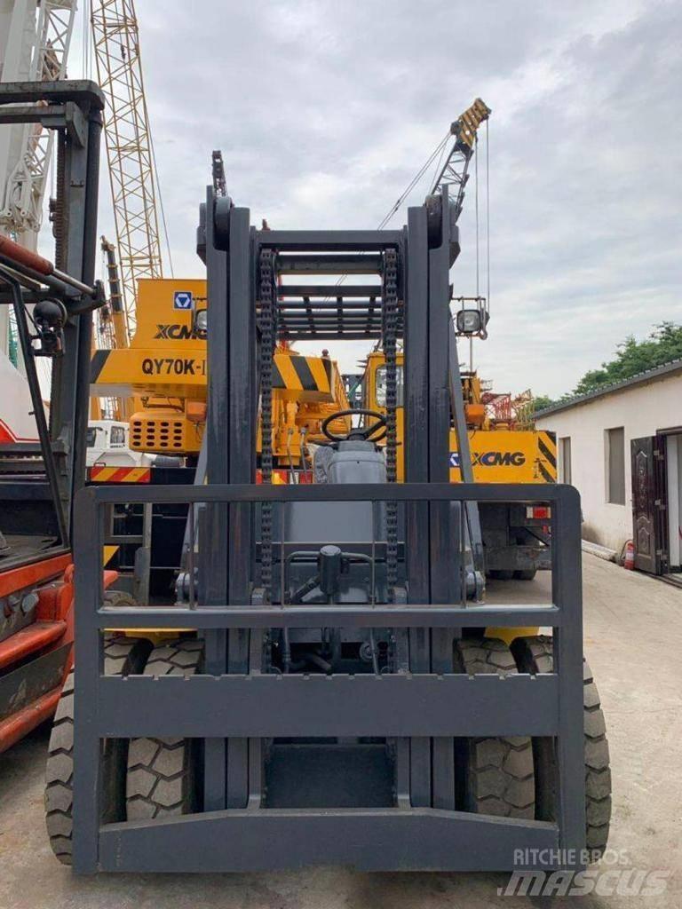 Komatsu 8 Ton Diesel Forklifts