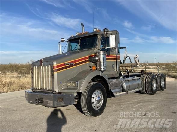 Kenworth T800 Conventional Trucks / Tractor Trucks