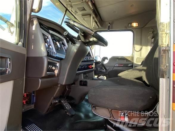 Kenworth T800 Conventional Trucks / Tractor Trucks