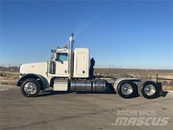 Peterbilt 367 Conventional Trucks / Tractor Trucks