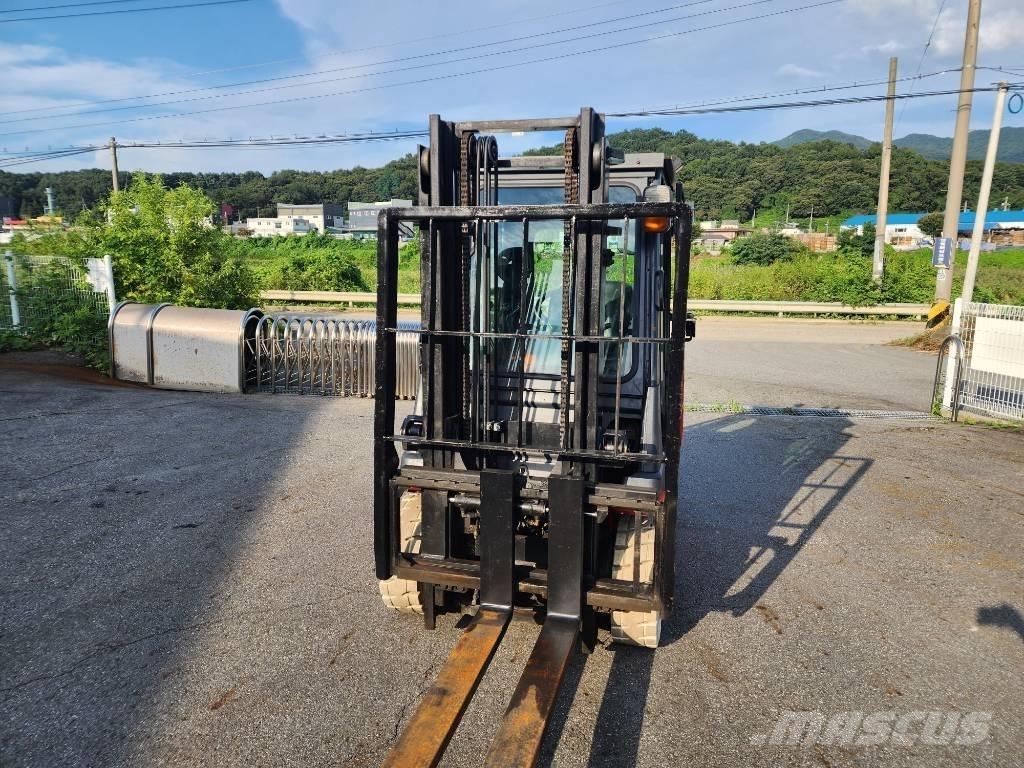 Toyota 7 FB 25 Electric Forklifts