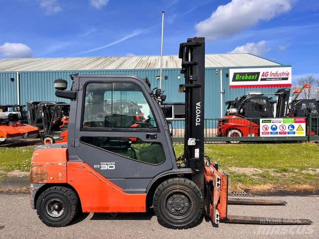 Toyota 52-8FDF30 Diesel Forklifts