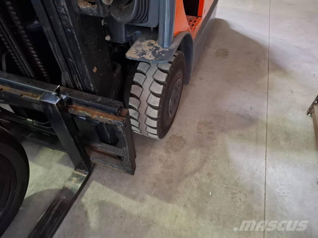 Toyota 75BMF18 Electric Forklifts