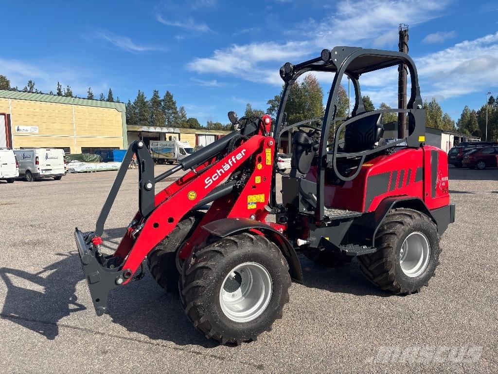 Schäffer Nordic 40 + Multi purpose loaders