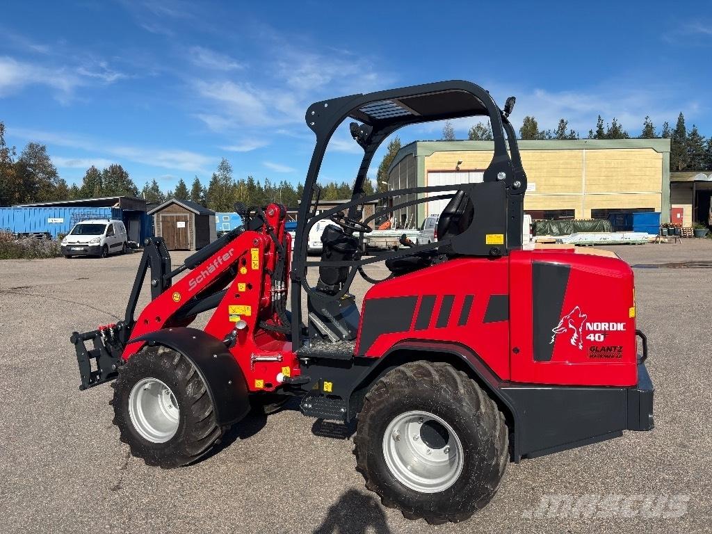 Schäffer Nordic 40 + Multi purpose loaders