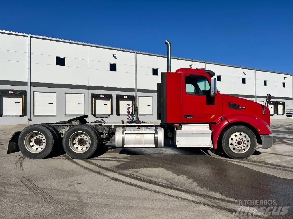 Peterbilt 579 Conventional Trucks / Tractor Trucks