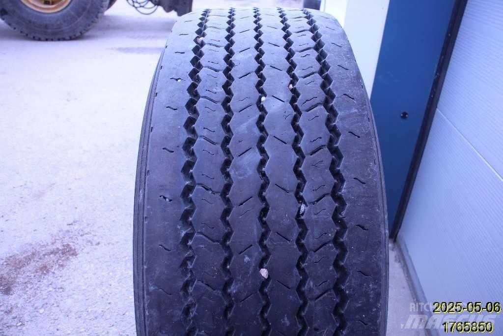  Entreprenad Däck Tires, wheels and rims