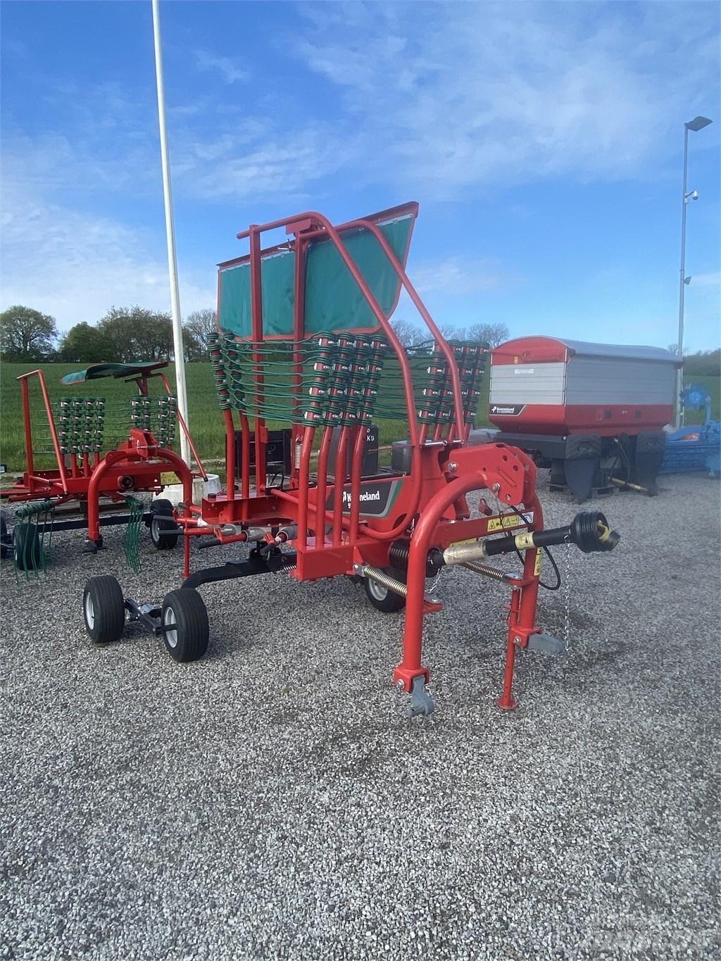 Kverneland 9542 Windrowers