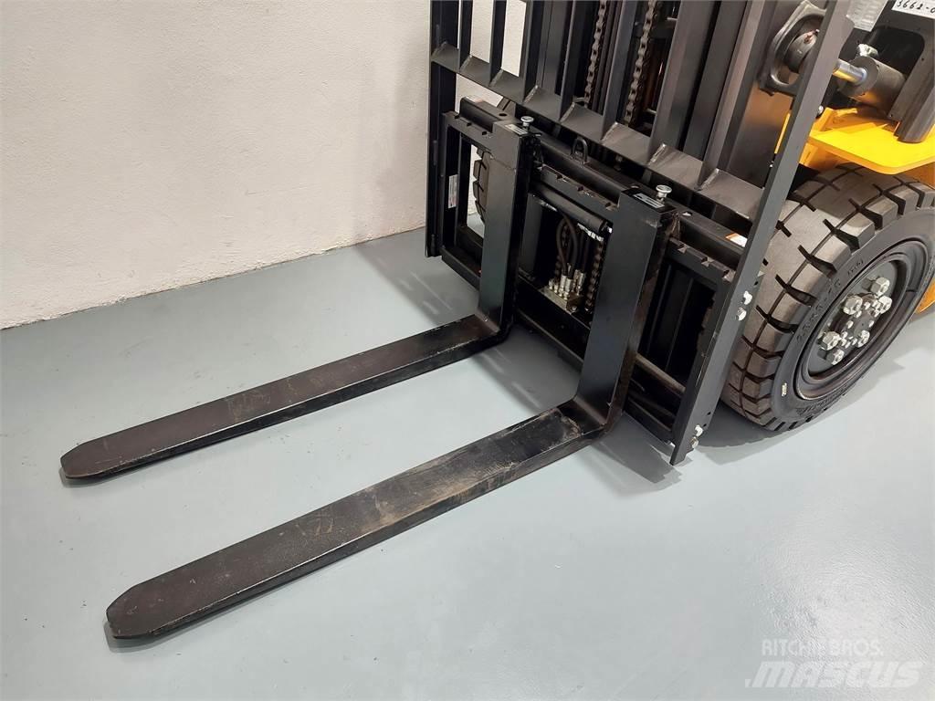  EFL353 Electric Forklifts