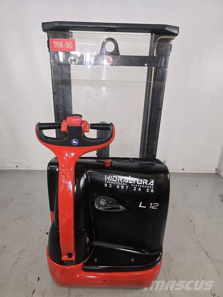Linde L 12 Self Propelled Stackers