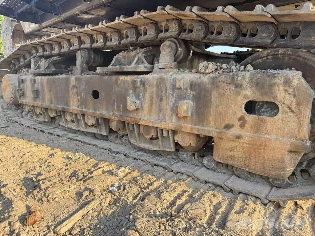 Hitachi ZX690LCH-5A Crawler Excavators