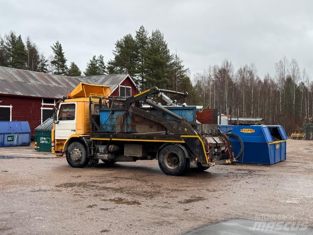 Scania P 82 H Skip loader trucks