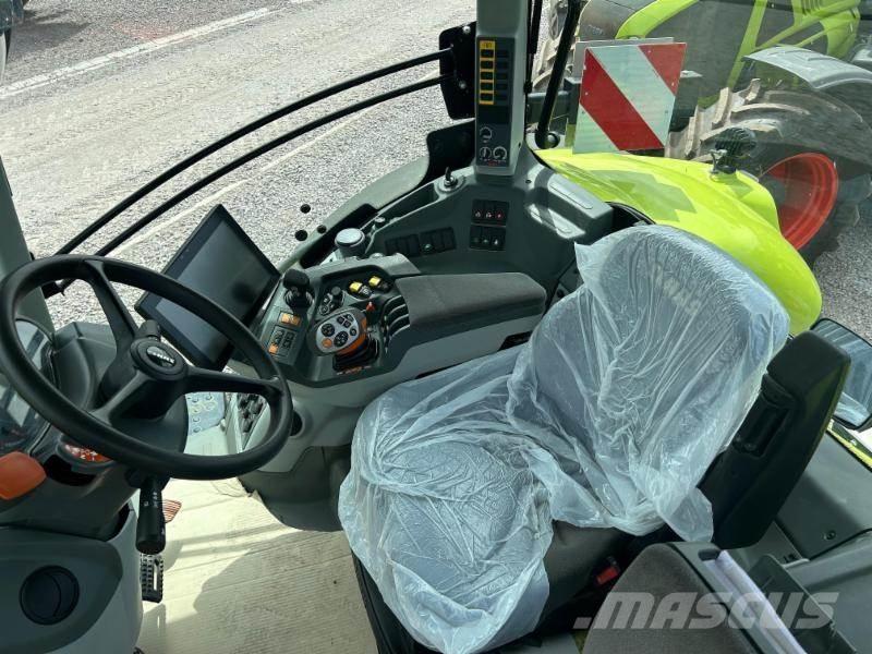 CLAAS AXION 870 Tractors