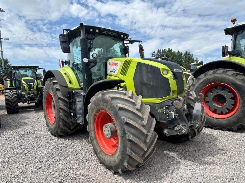 CLAAS AXION 870 Tractors