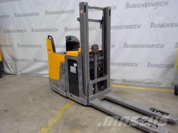 Jungheinrich ERD 220 Self Propelled Stackers