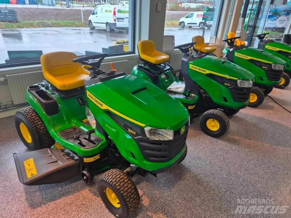 John Deere X 107 Riding mowers
