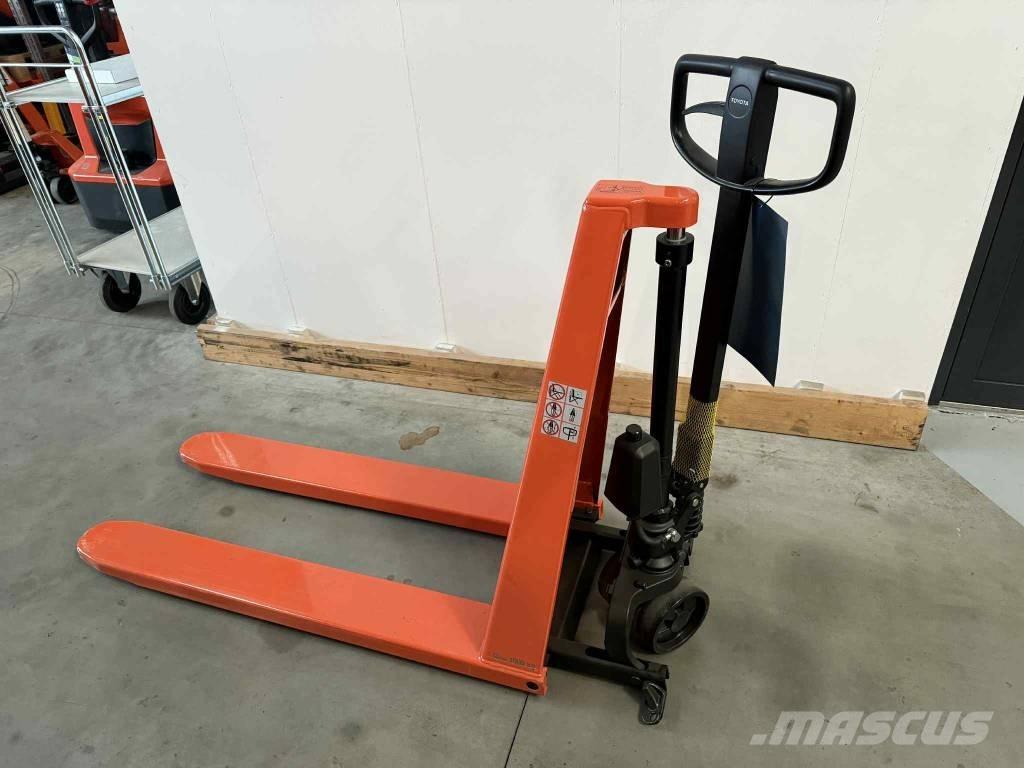 Toyota HHM 100 Pallet Truck