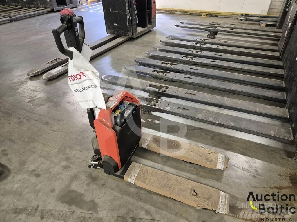 Toyota LHE130 Medium lift order picker